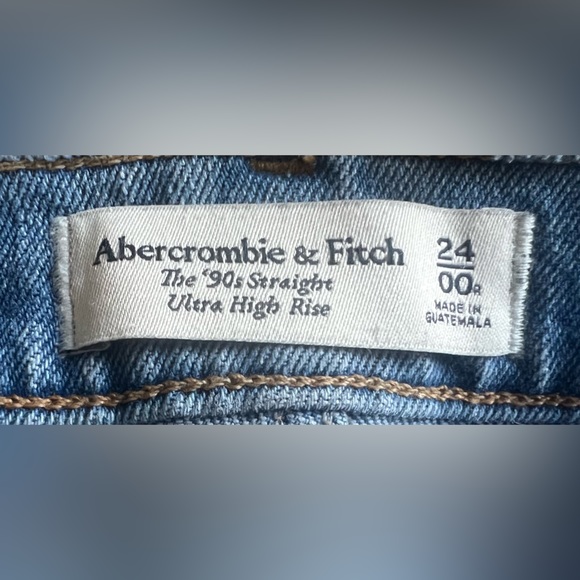 A&F Woman’s distressed jeans - Picture 2 of 3